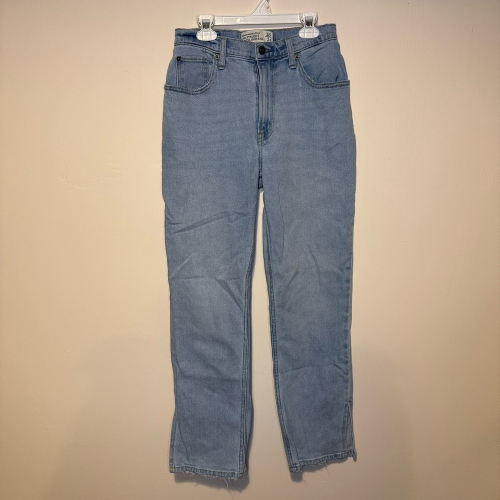 ABERCROMBIE 90s Straight Ultra High Rise Light Wash Side Slit Sz 2 SHORT